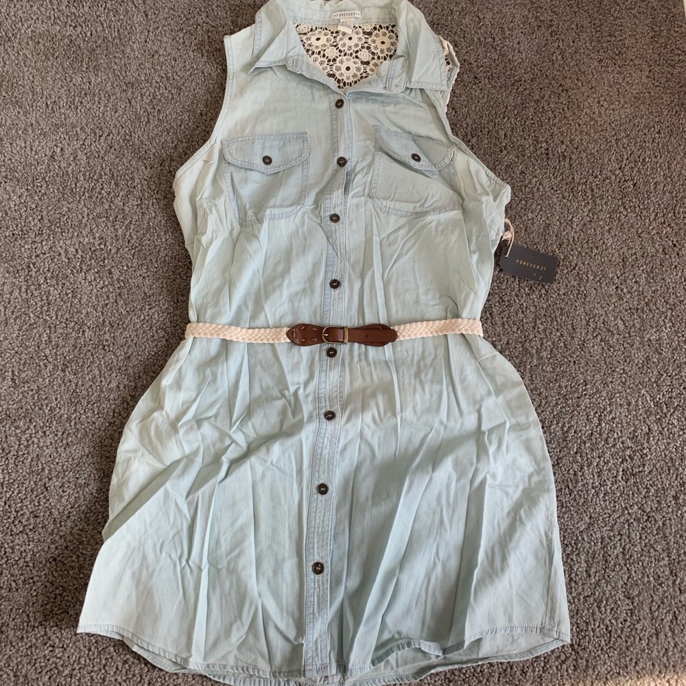 NWT forever 21 dress with lace back. Belt included